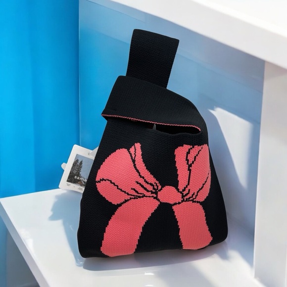 NWT Black Red Bowknot Compact Stylish Essentials Handheld Bag - Picture 1 of 7